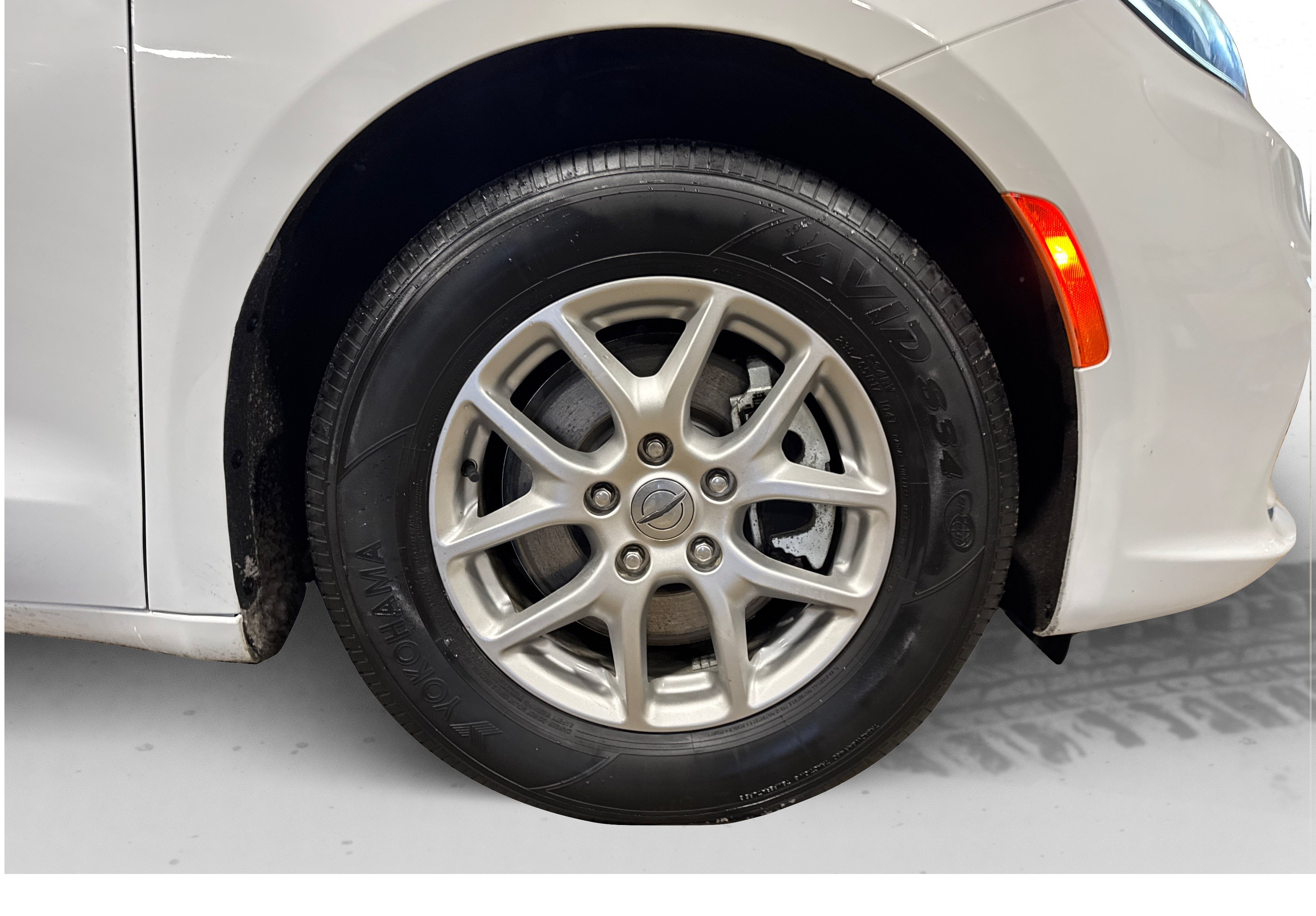 Used 2024 Chrysler Pacifica Touring-L FWD image 53