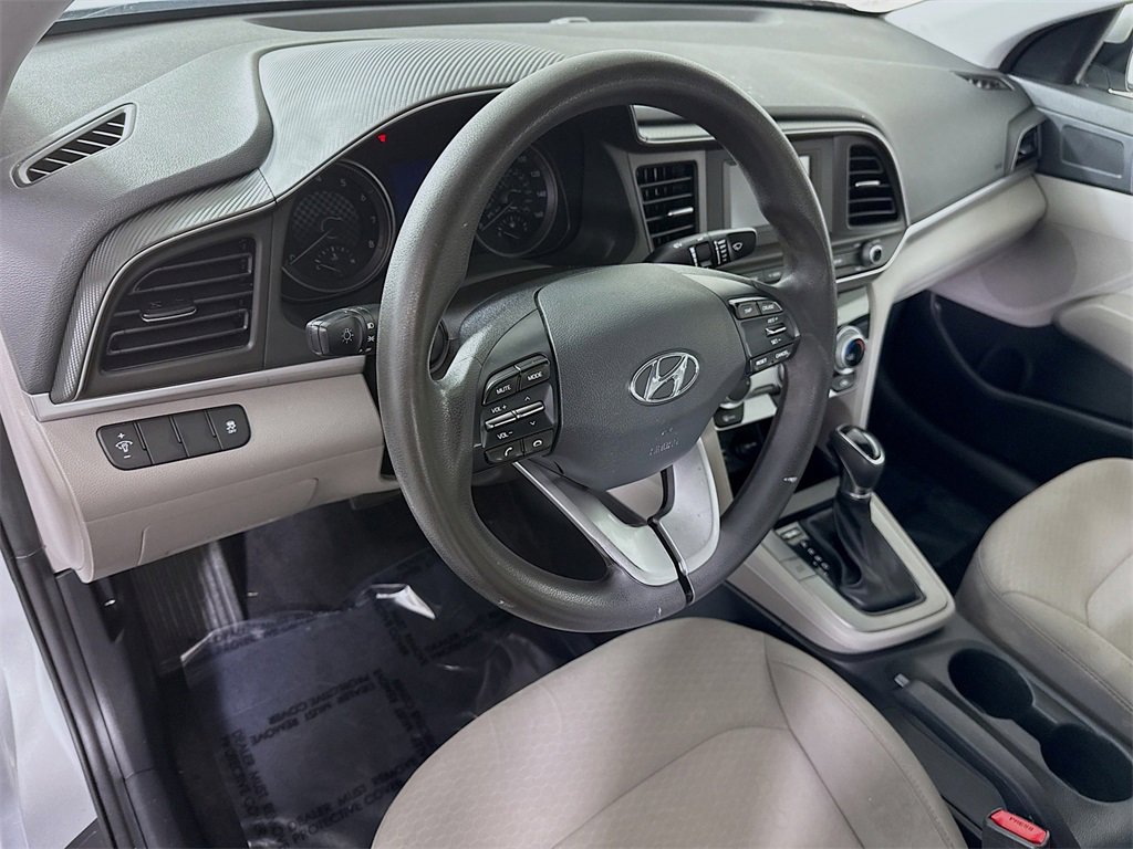 Used 2019 Hyundai Elantra SE image 16