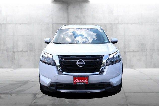 Used 2025 Nissan Pathfinder SL w/ SL Premium Package FWD image 4