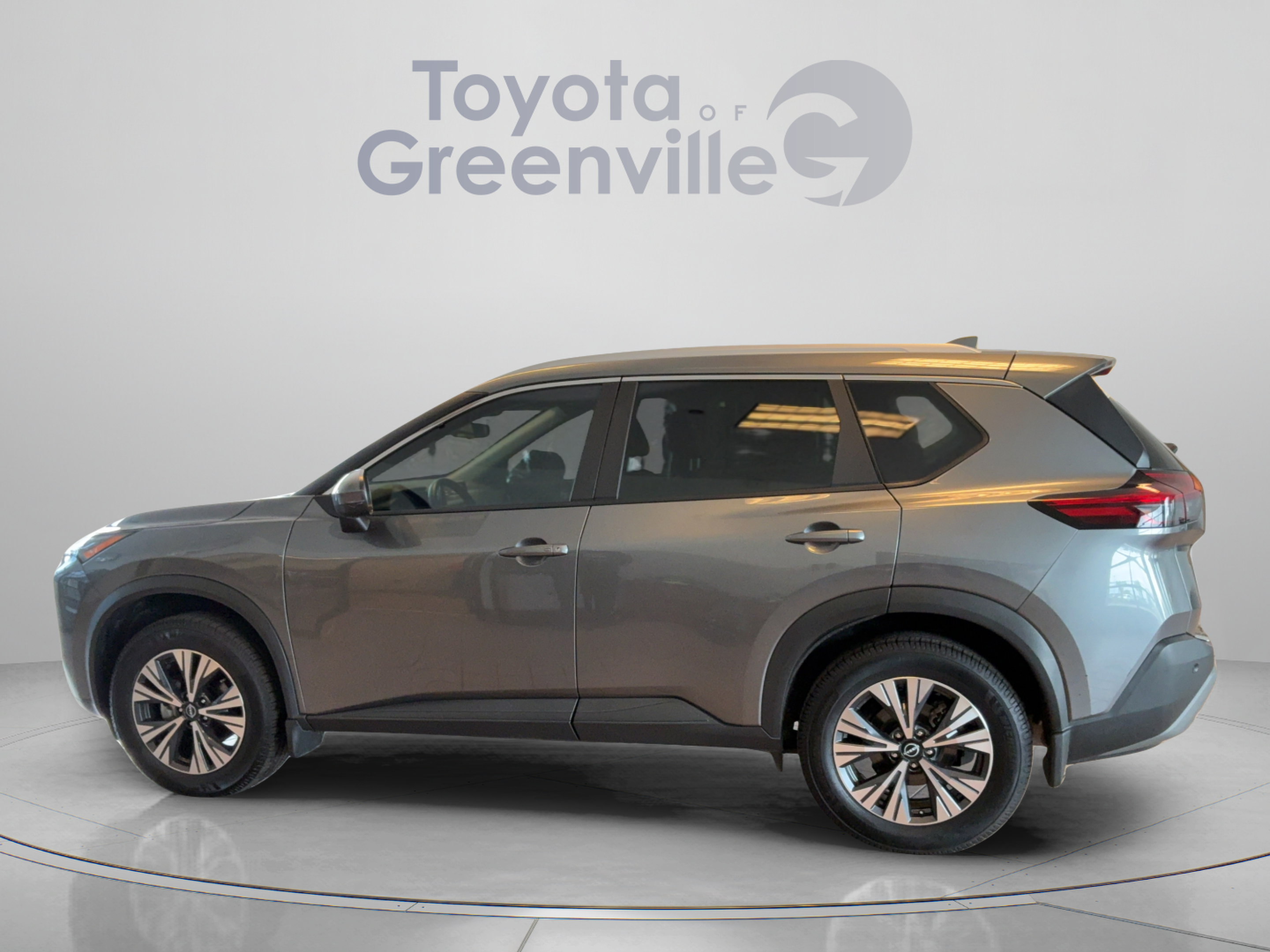 Used 2023 Nissan Rogue SV w/ SV Premium B Package FWD image 2