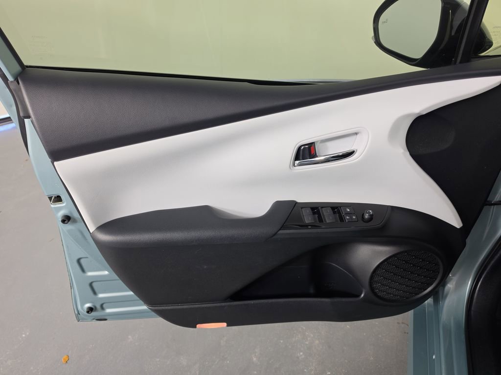 Used 2019 Toyota Prius XLE FWD image 25