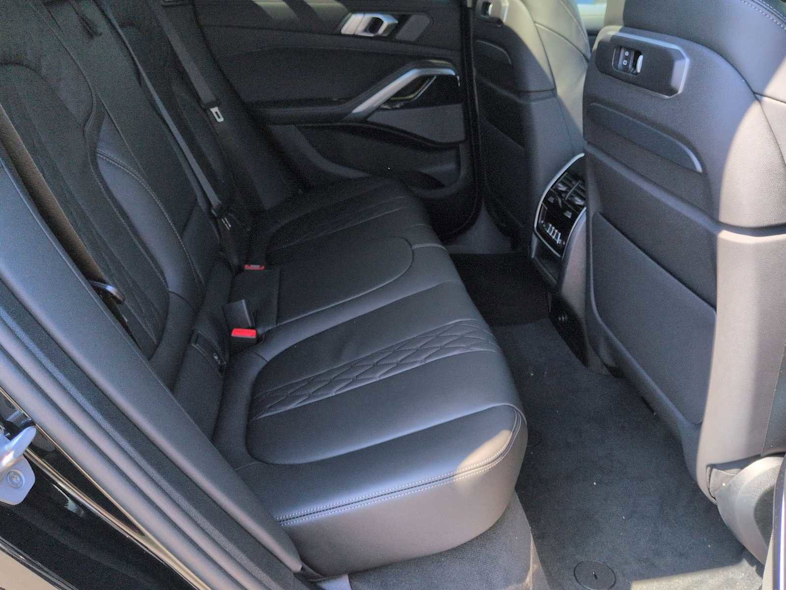 New 2027 BMW X6 xDrive40i image 22