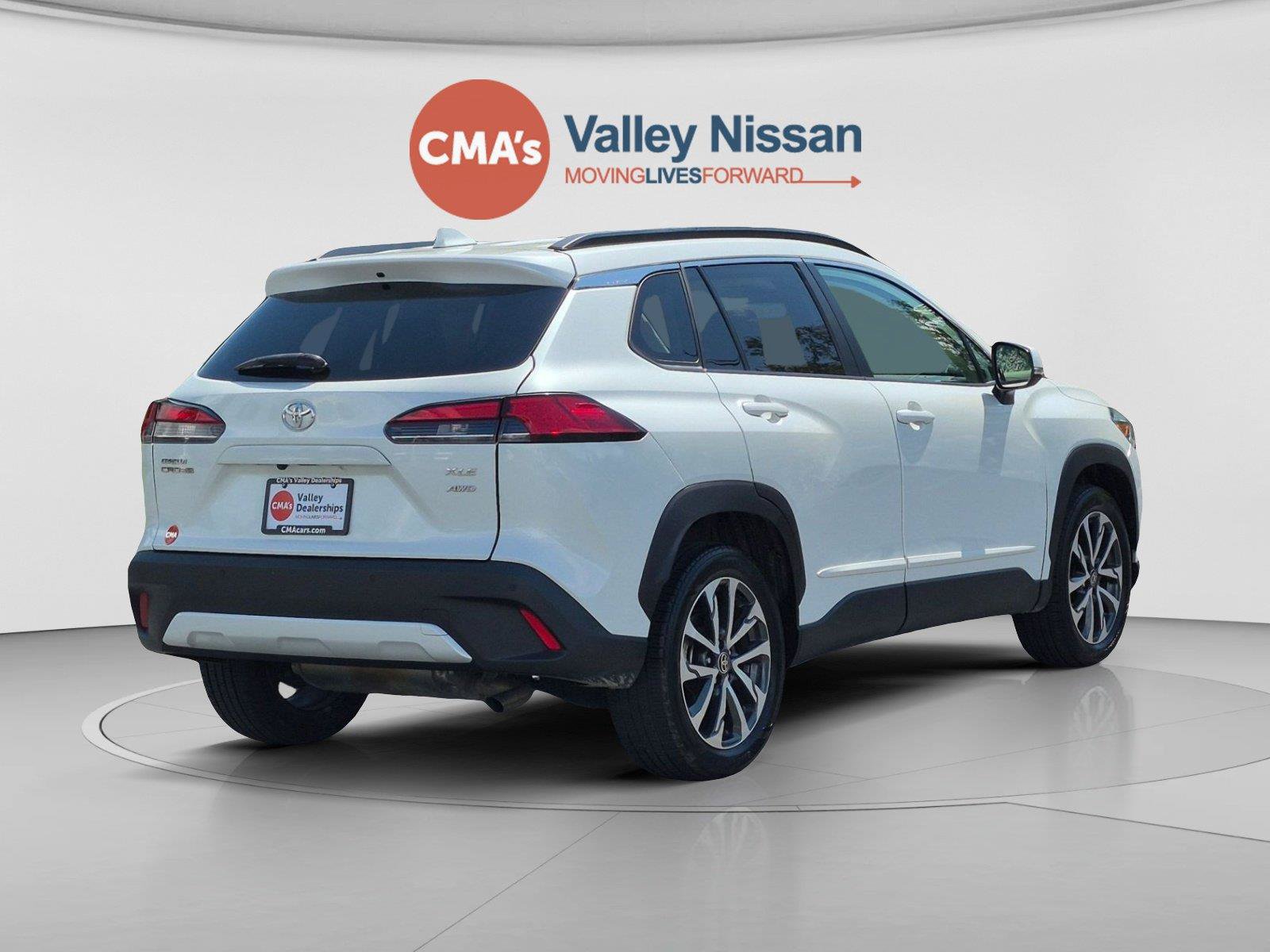 Used 2023 Toyota Corolla Cross XLE w/ Convenience Package AWD/4WD image 5
