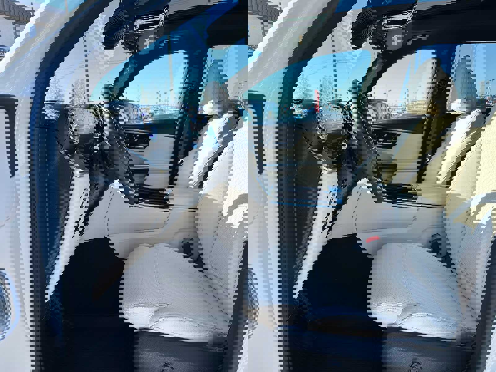 Used 2025 Mercedes-Benz GLC 350e 4MATIC image 20