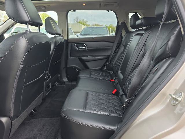 Used 2023 Nissan Rogue Platinum w/ Platinum Premium Package AWD/4WD image 17