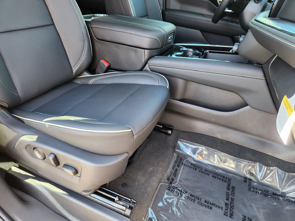 New 2026 Chevrolet Suburban Premier w/ Sun And Tow Package AWD/4WD image 16