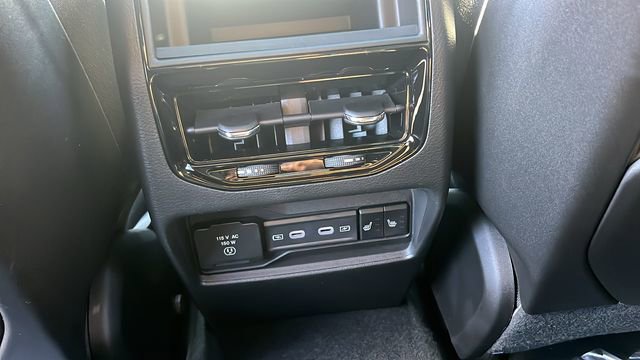 New 2026 Jeep Grand Cherokee Limited w/ Limited Altitude Package AWD/4WD image 40