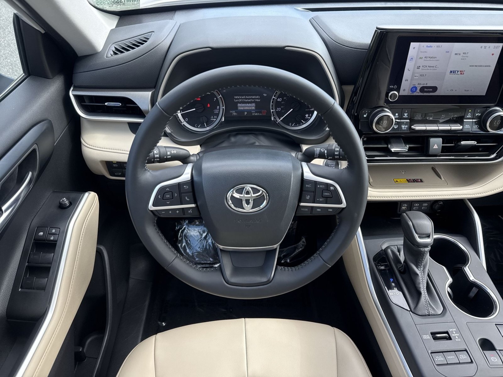 Used 2025 Toyota Highlander XLE AWD/4WD image 17
