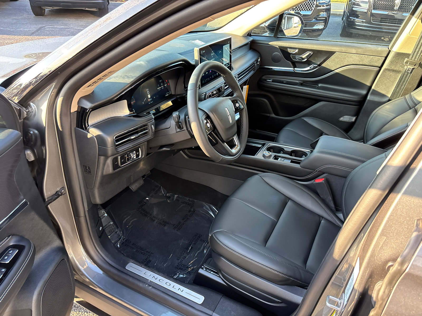 New 2025 Lincoln Corsair AWD image 25