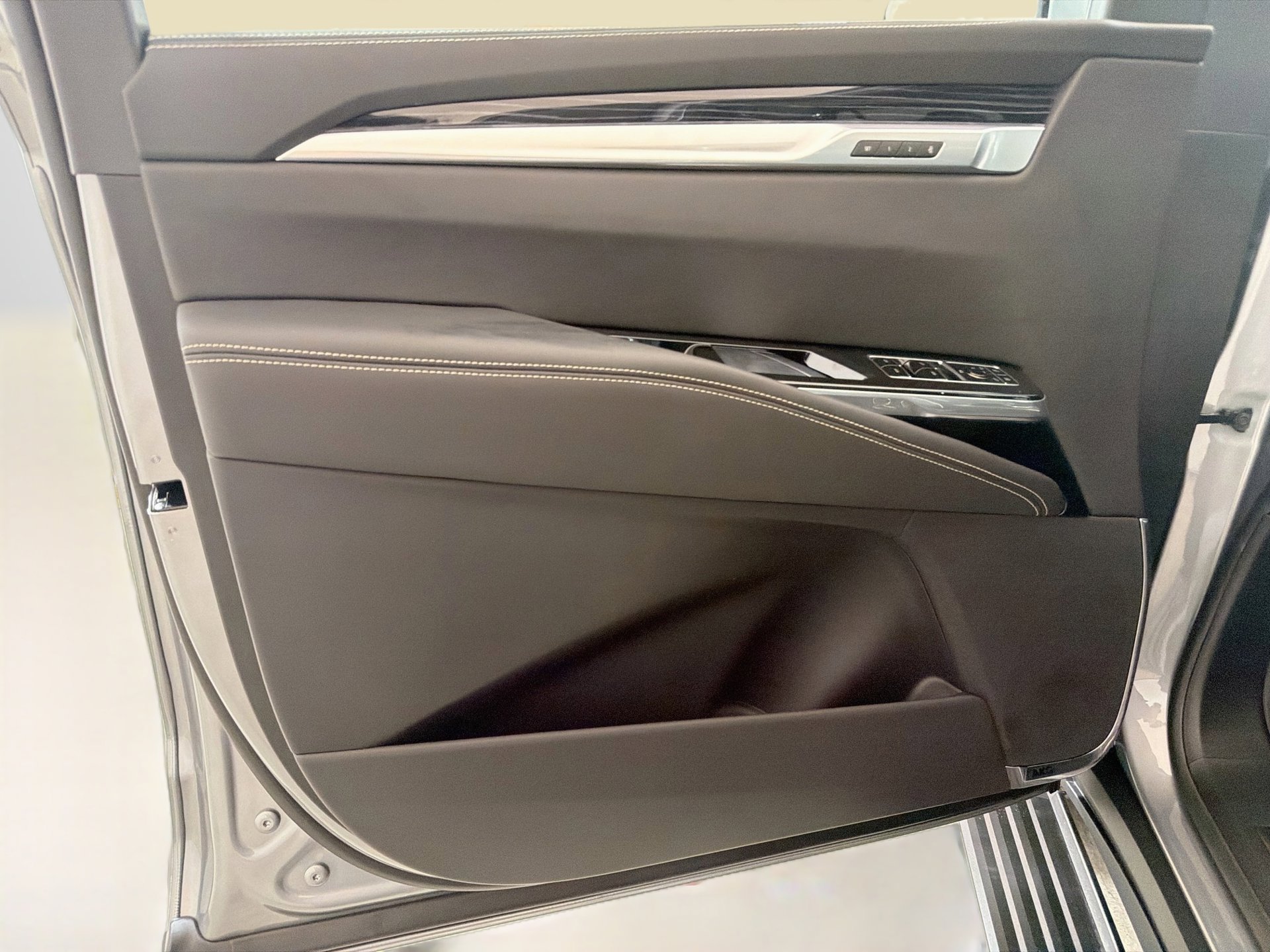 New 2027 Cadillac Escalade Sport w/ LPO, Floor Liner Package AWD/4WD image 22