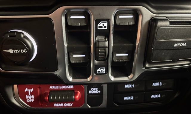 Used 2025 Jeep Wrangler Unlimited Sport AWD/4WD image 29