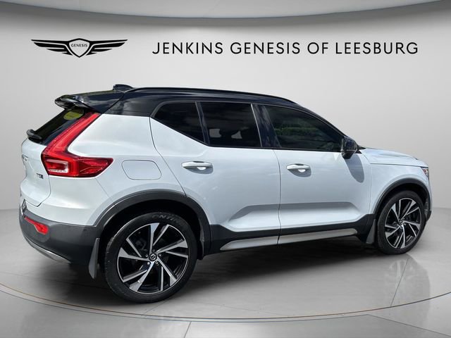 Used 2022 Volvo XC40 T5 R-Design w/ Advanced Package AWD/4WD image 5