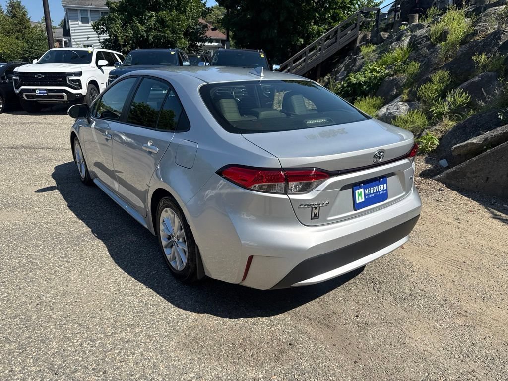 Used 2022 Toyota Corolla LE w/ LE Convenience Package FWD image 4