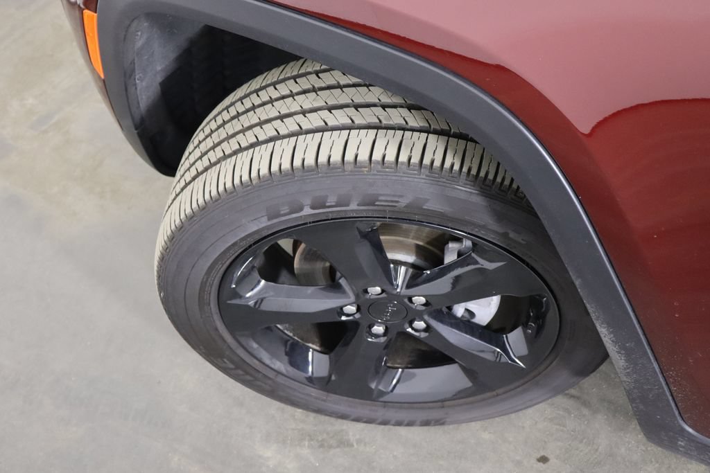 Used 2024 Jeep Grand Cherokee Altitude AWD/4WD image 44