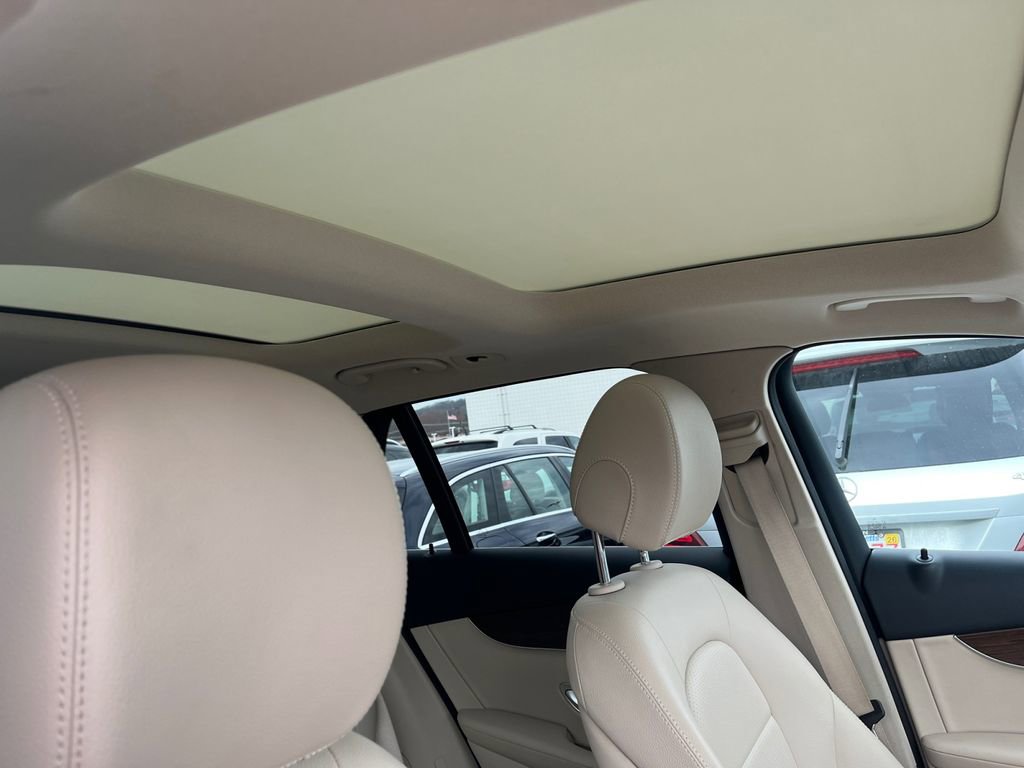 Certified 2022 Mercedes-Benz GLC 300 4MATIC w/ Premium Package Lite image 17