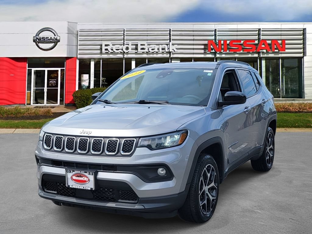 Used 2024 Jeep Compass Latitude AWD/4WD image 4