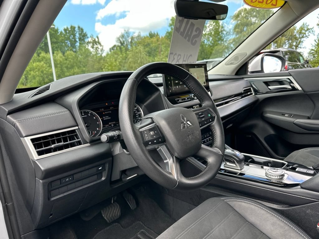 Used 2025 Mitsubishi Outlander SE AWD/4WD image 40