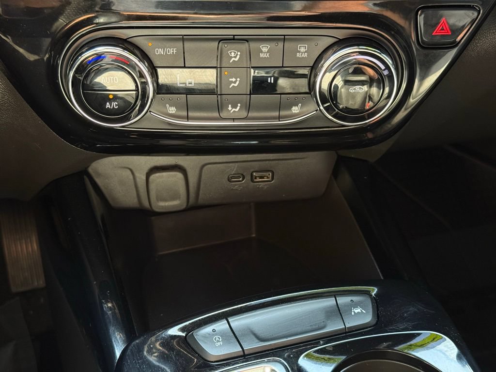 Used 2025 Chevrolet Trax RS w/ Driver Confidence Package FWD image 28