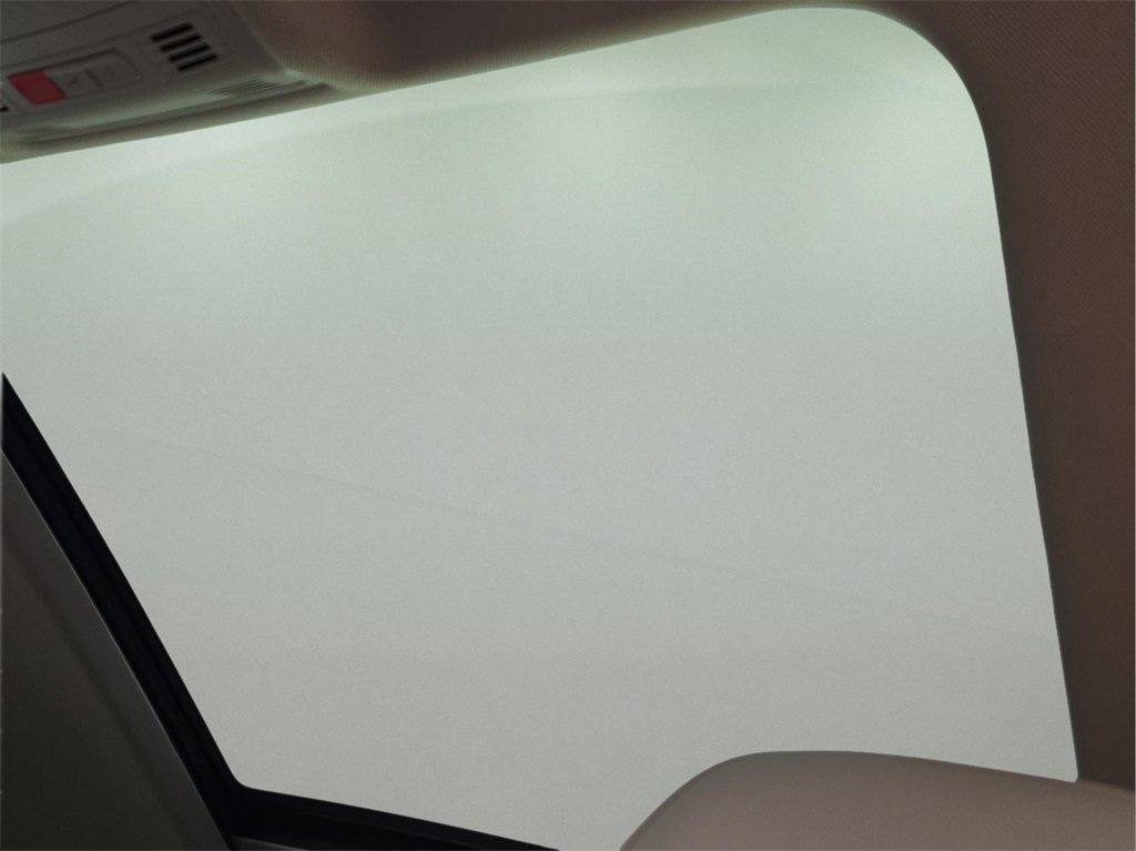 Used 2018 Volkswagen Tiguan SEL image 15