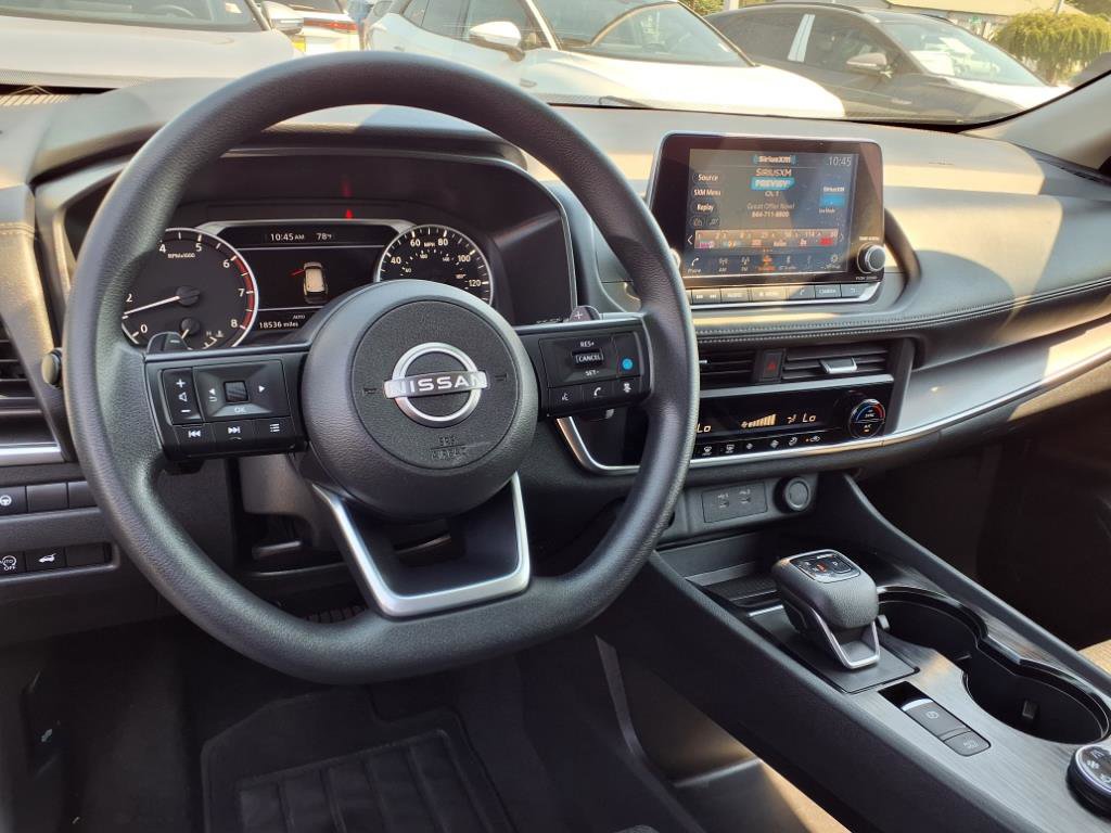 Used 2024 Nissan Rogue SV image 10