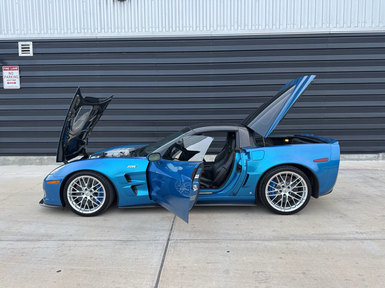 Used 2009 Chevrolet Corvette ZR1 w/ Preferred Equipment Group RWD image 24