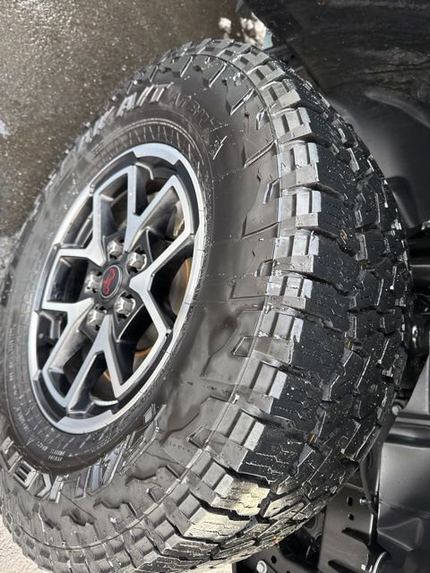 Used 2024 Jeep Gladiator Rubicon w/ Convenience Group image 24