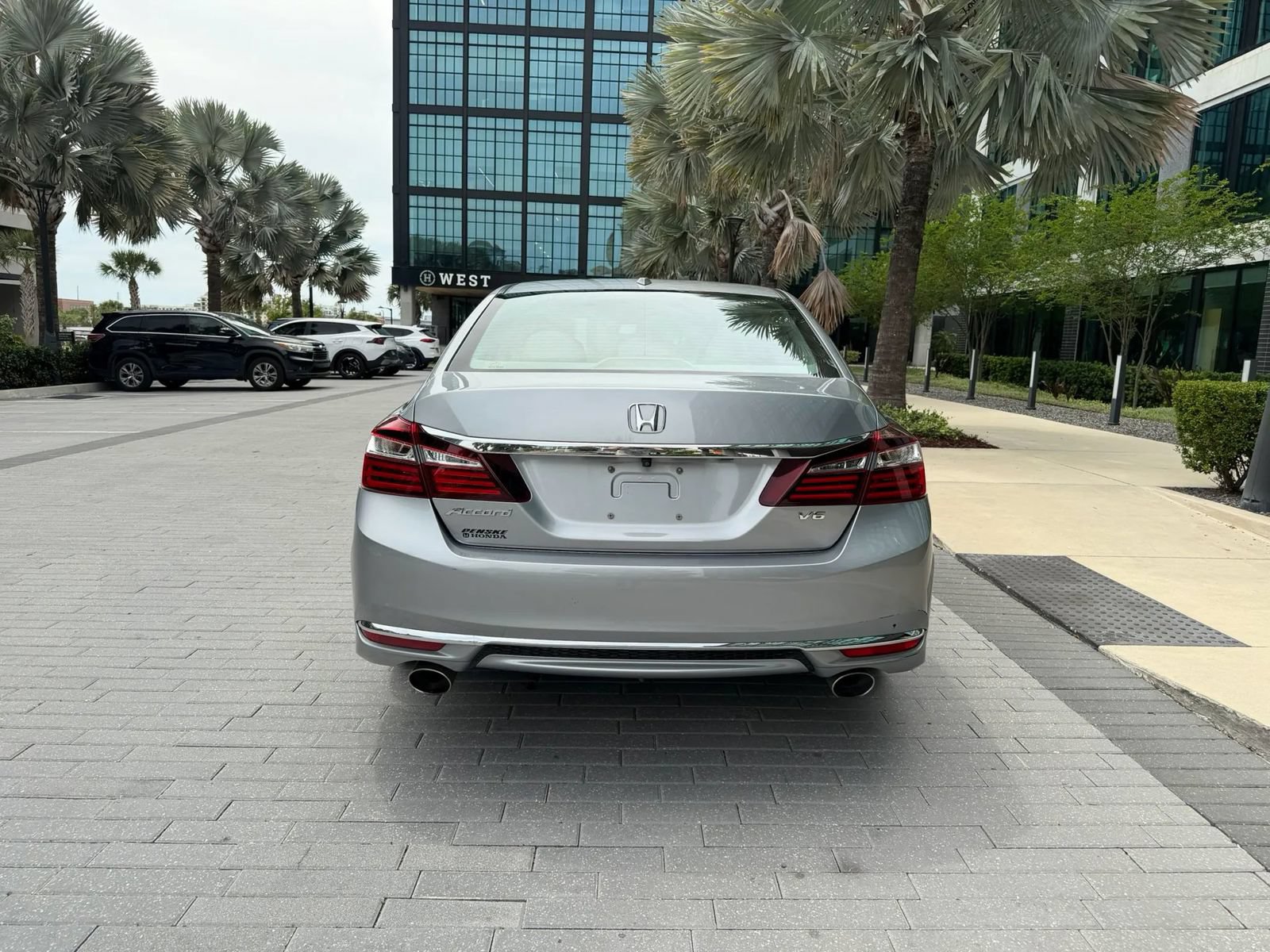 Used 2017 Honda Accord EX-L image 5