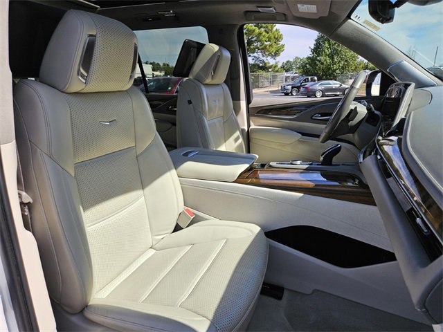 Used 2021 Cadillac Escalade Premium Luxury Platinum image 24