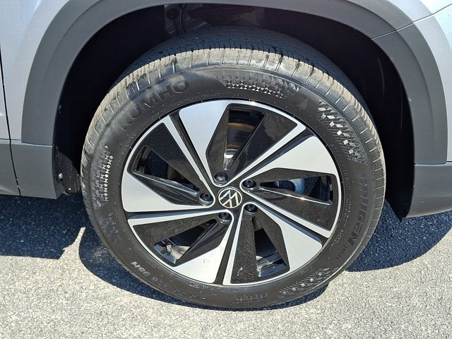 Certified 2024 Volkswagen Taos SE AWD/4WD image 11