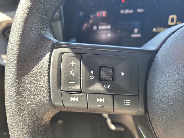 Used 2026 Nissan Kicks SV FWD image 28