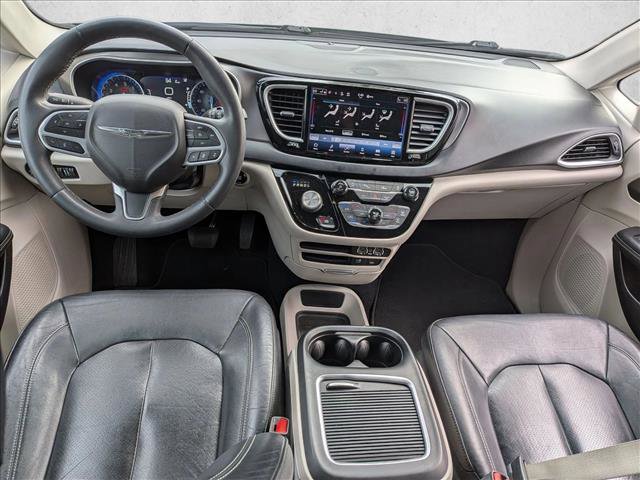 Used 2022 Chrysler Pacifica Touring-L image 16