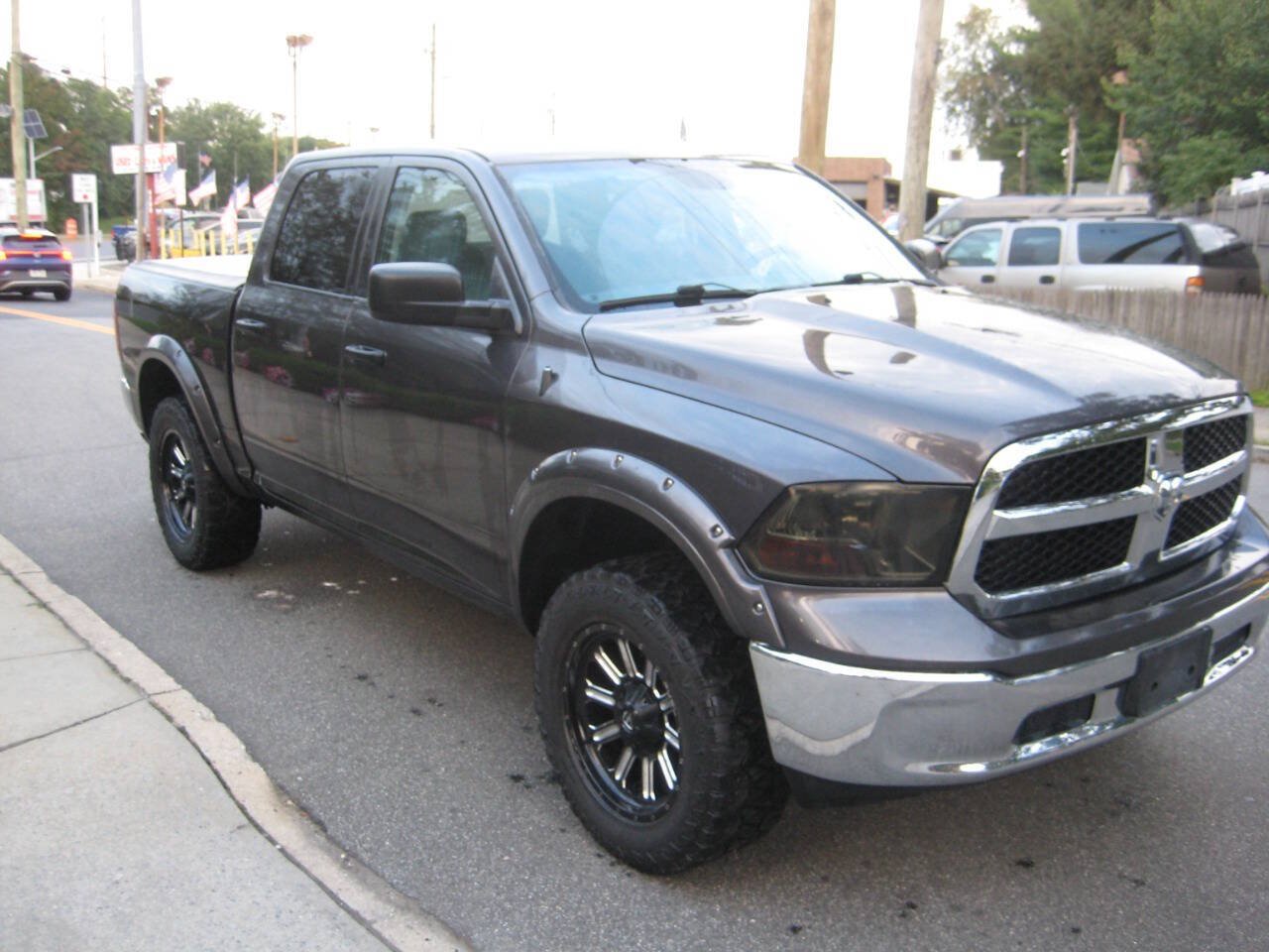 Used 2018 RAM 1500 ST w/ SXT Appearance Group AWD/4WD image 3