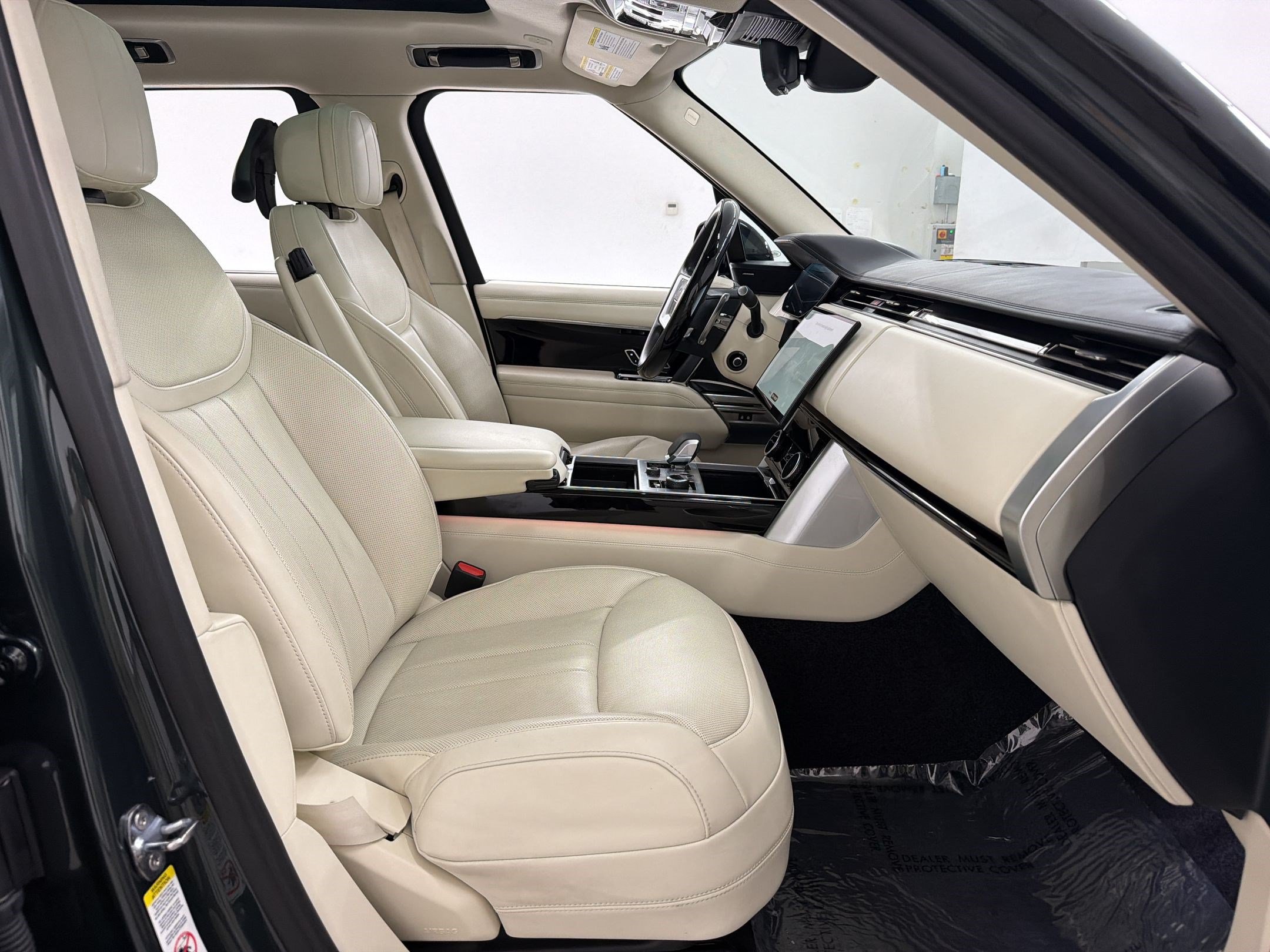 Used 2023 Land Rover Range Rover SE AWD/4WD image 27