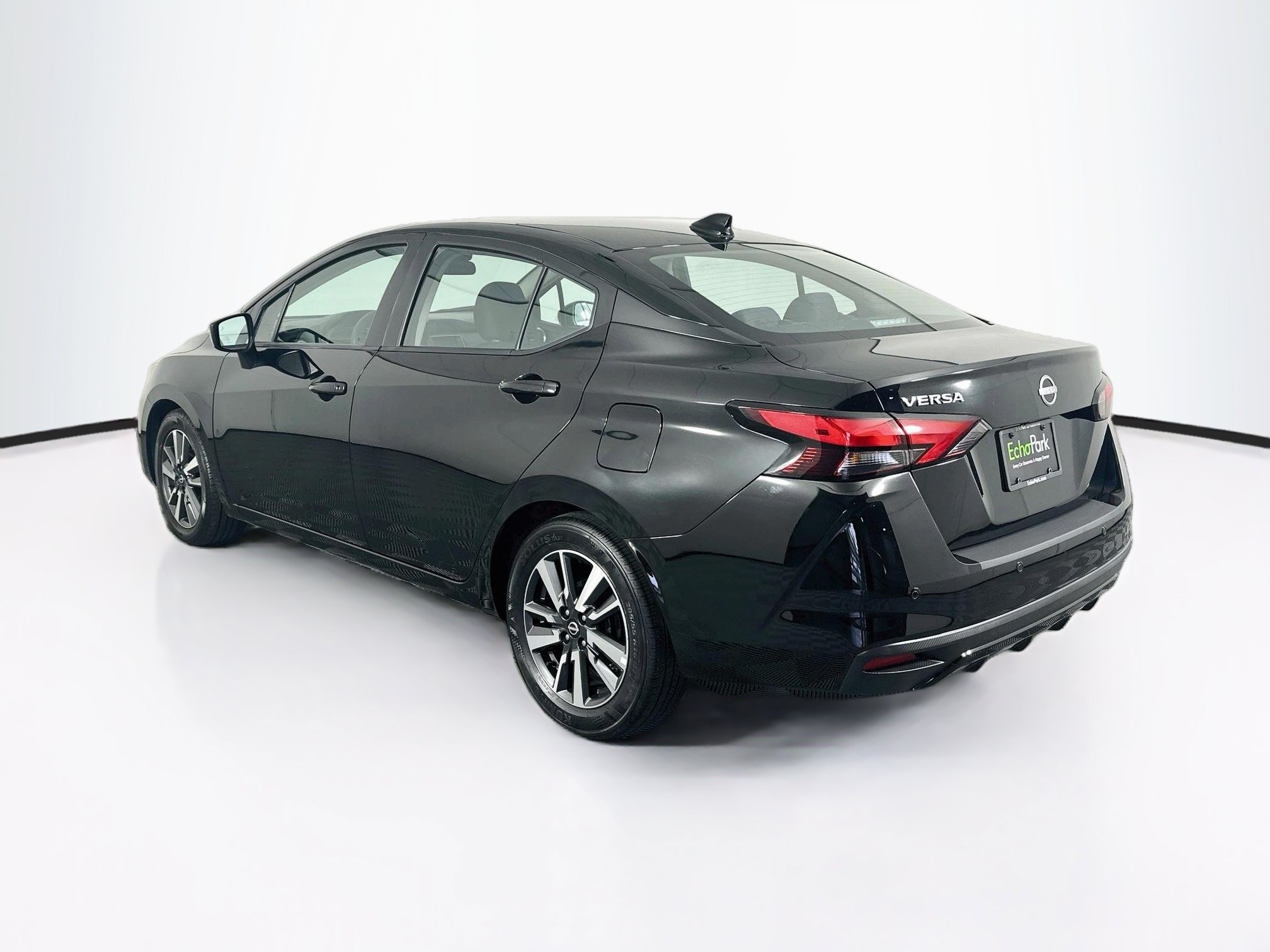Used 2025 Nissan Versa SV FWD image 5