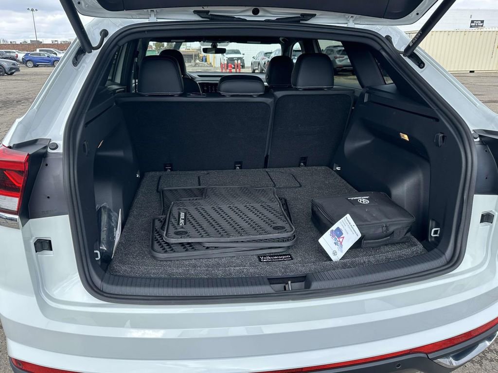 Certified 2023 Volkswagen Atlas Cross Sport SE w/ Black Wheel Package image 11