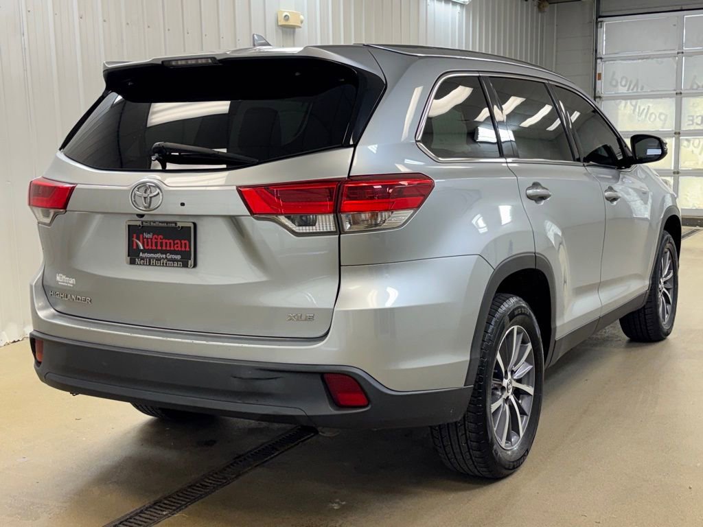 Used 2019 Toyota Highlander XLE FWD image 5