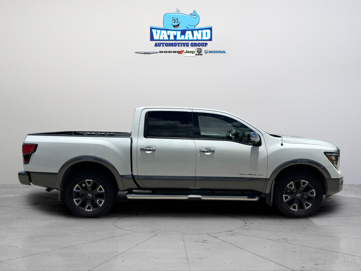 Used 2021 Nissan Titan Platinum Reserve w/ Moonroof Package AWD/4WD image 6