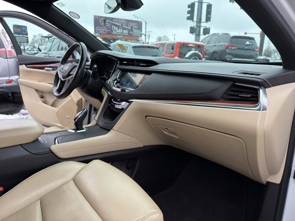 Used 2017 Cadillac XT5 Luxury w/ Driver Awareness Package image 18