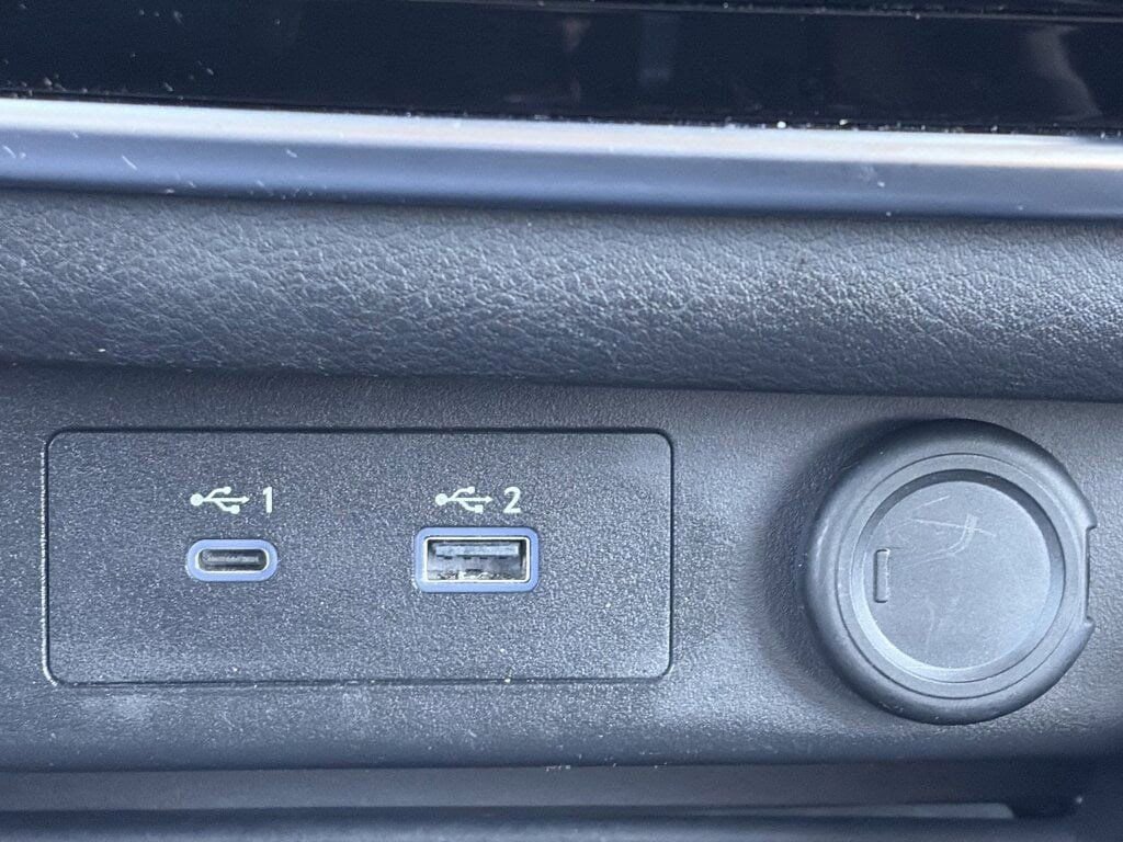 Used 2023 Nissan Rogue S image 15