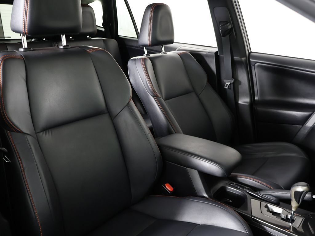 Used 2017 Toyota RAV4 SE AWD/4WD image 30