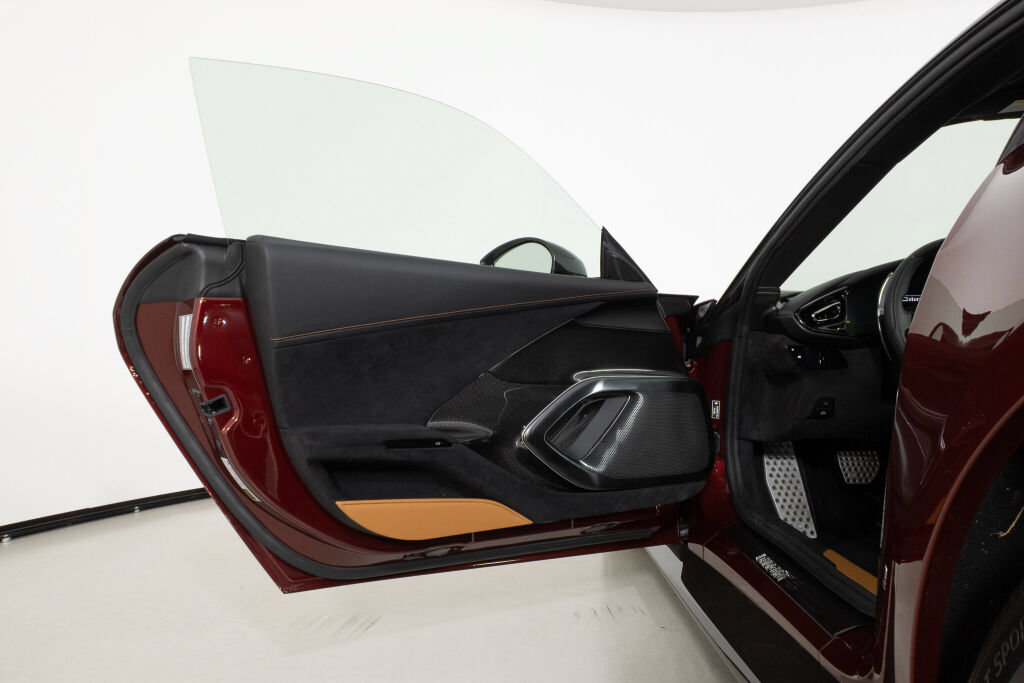 Certified 2025 Ferrari 12Cilindri RWD image 31