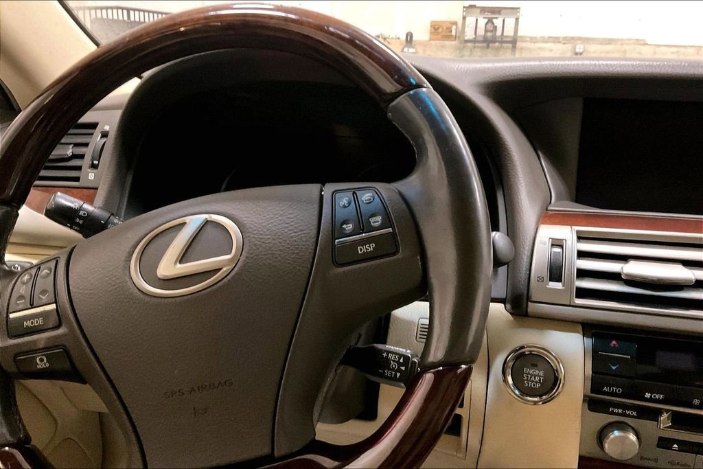 Used 2015 Lexus LS 460 AWD w/ Comfort Package image 19