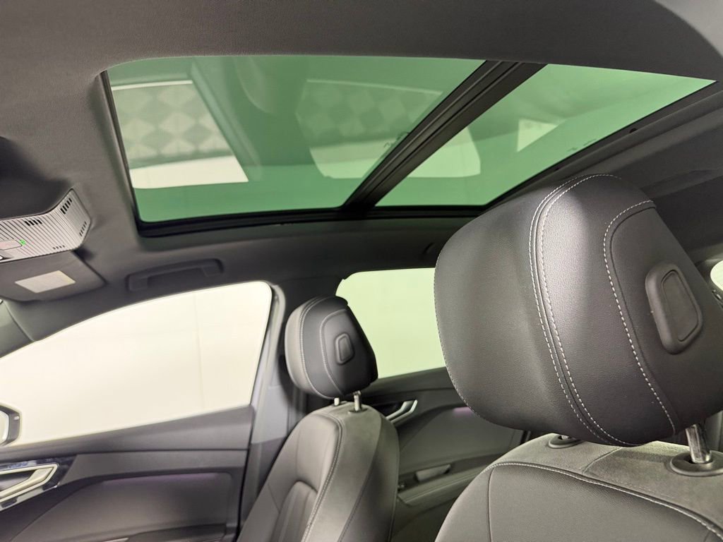 Used 2024 Audi Q4 e-tron Prestige AWD/4WD image 25