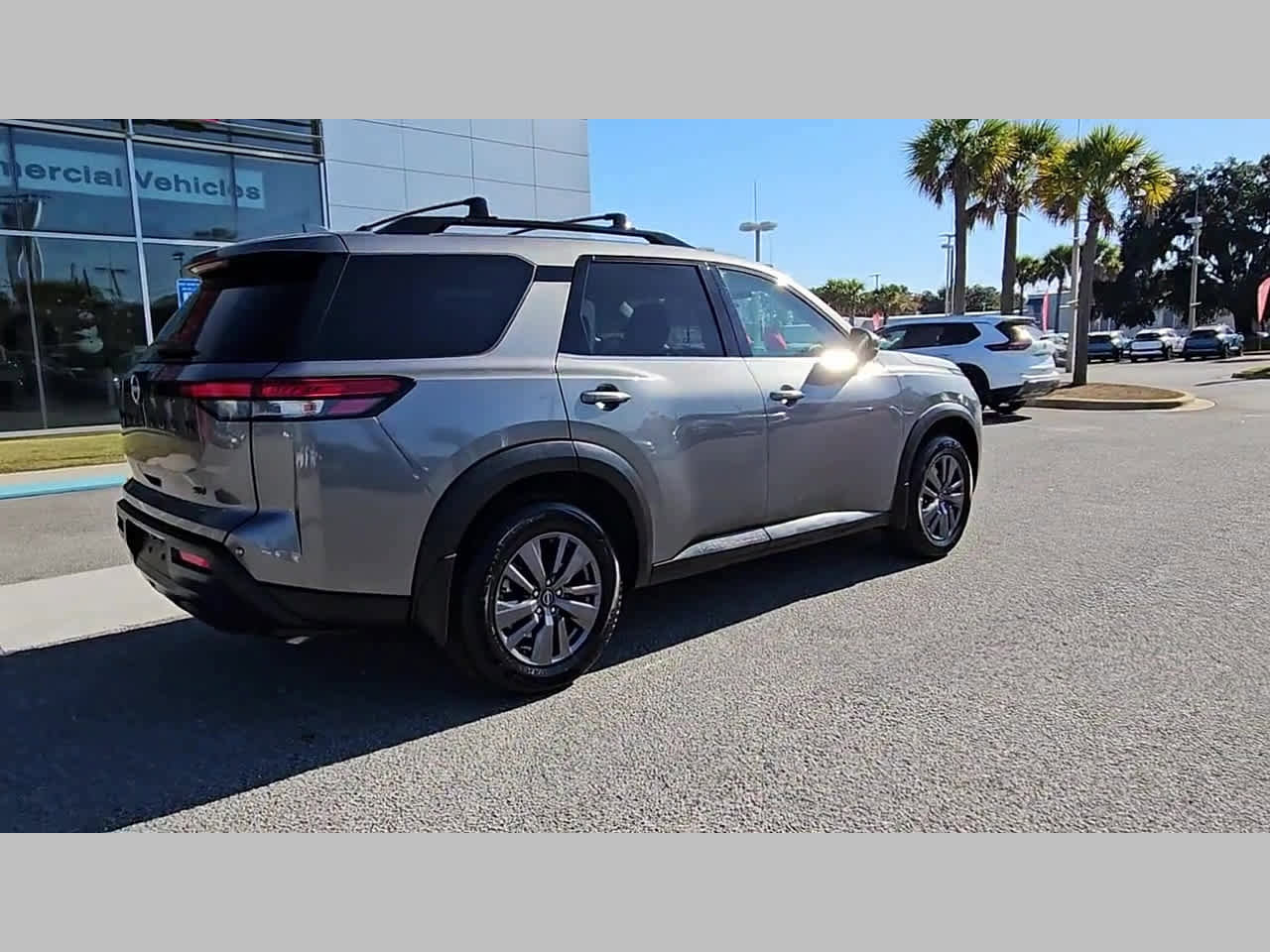 Used 2022 Nissan Pathfinder SV w/ SV Black Package image 34