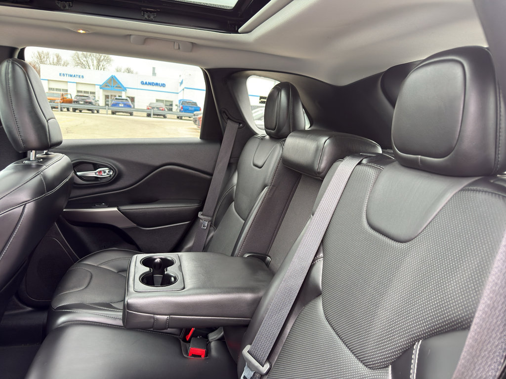 Used 2019 Jeep Cherokee Limited w/ Luxury Group AWD/4WD image 35