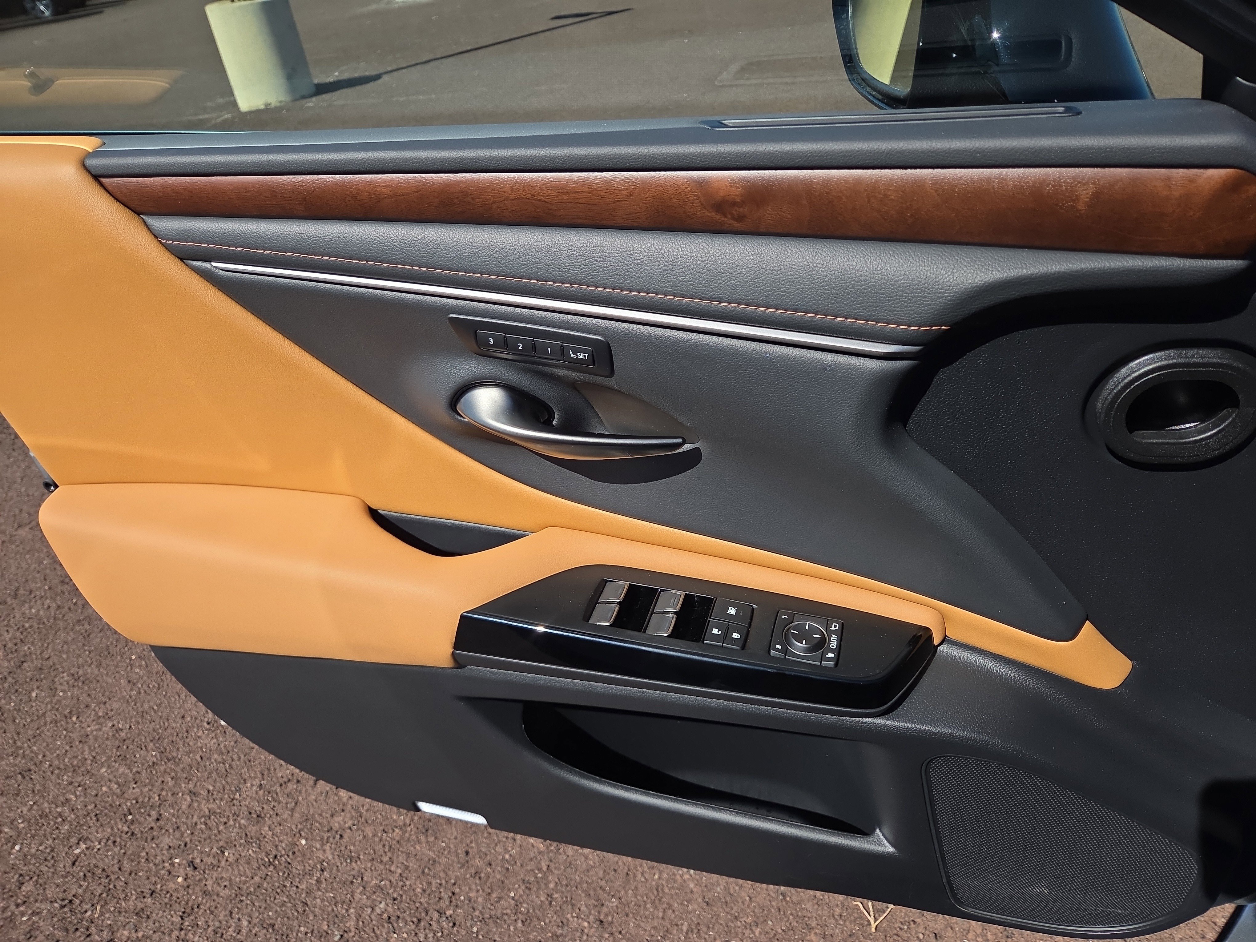 Used 2024 Lexus ES 350 w/ Premium Package image 14