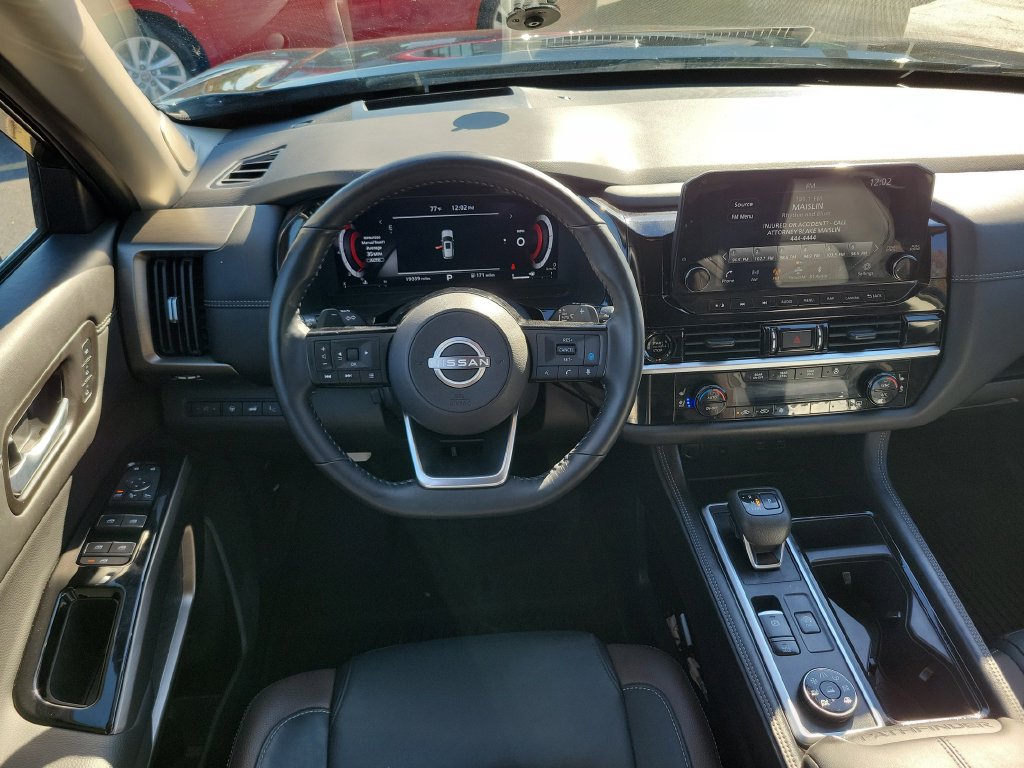 Used 2025 Nissan Pathfinder Platinum w/ Lighting Package (N92) AWD/4WD image 16