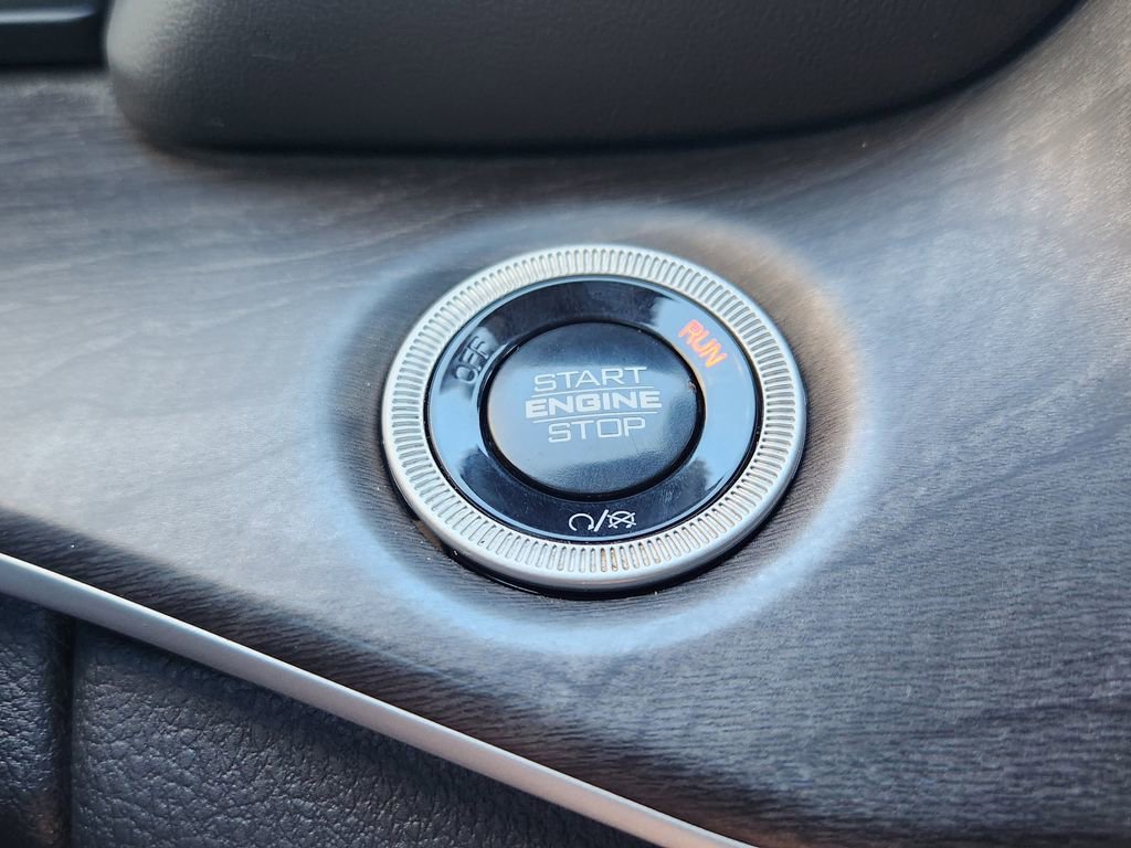 Used 2024 Jeep Grand Cherokee Limited image 11