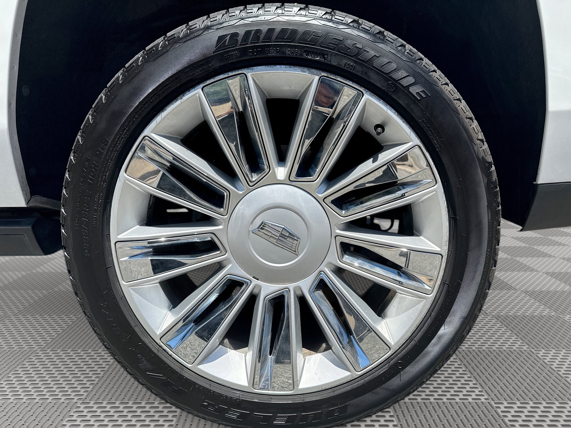 Used 2018 Cadillac Escalade ESV Platinum AWD/4WD image 28