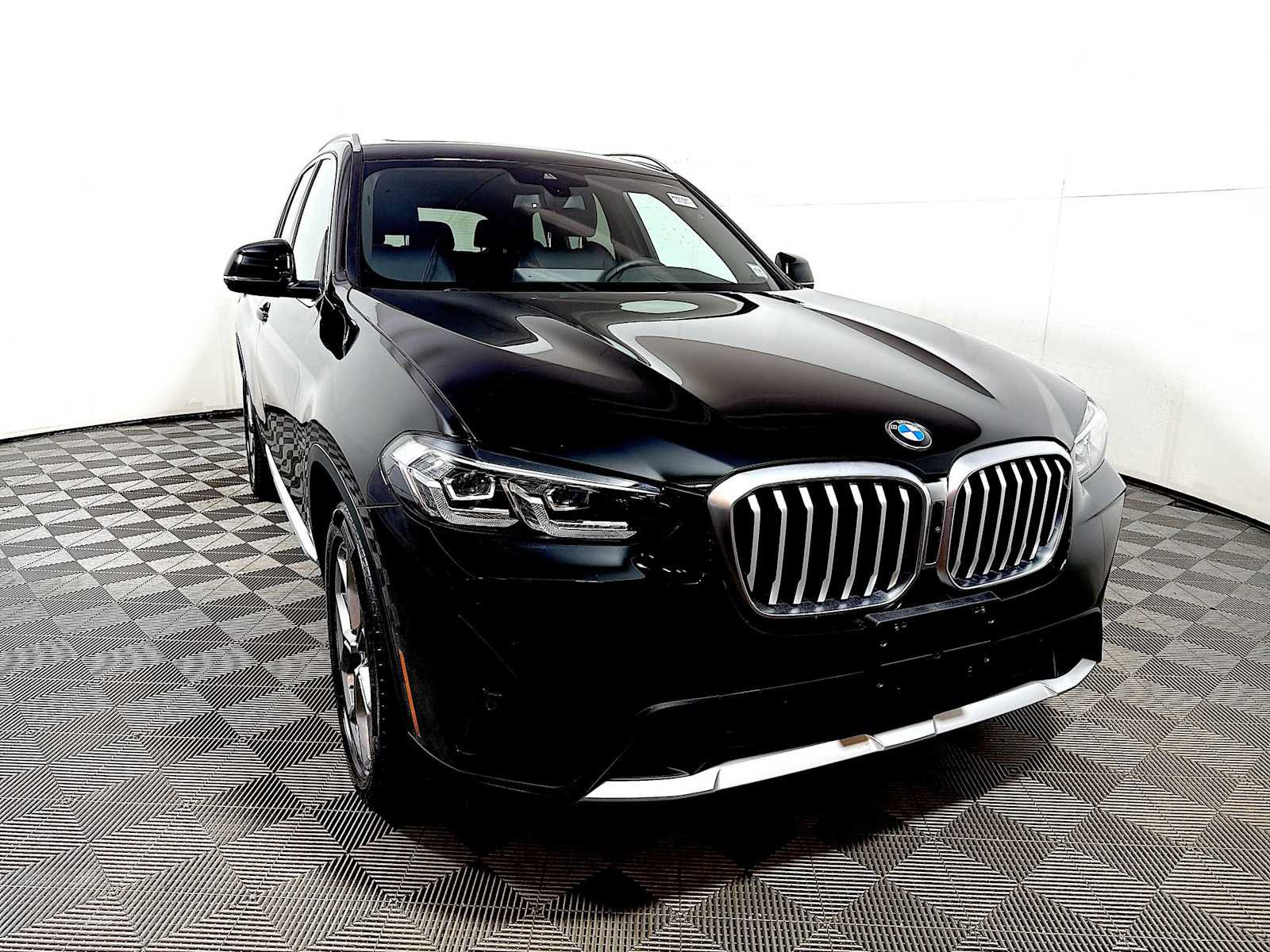 Used 2024 BMW X3 xDrive30i w/ Premium Package w/ZPA AWD/4WD image 2